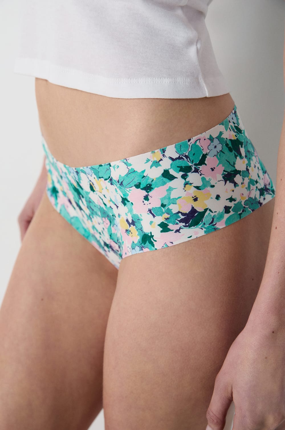 Seamless Microfiber Hipster With Print;${refinementColor}