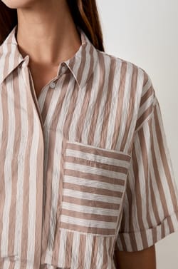 Chemise manches courtes &agrave; rayures;${refinementColor}