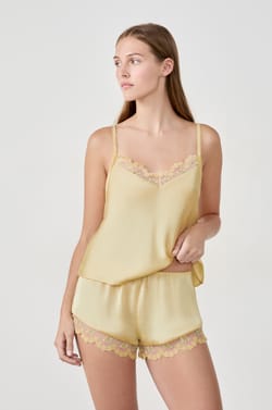 Satijnen shorts met kanten details;${refinementColor}
