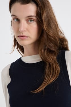 Robe courte avec boutons dor&eacute;s;${refinementColor}