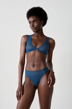 Tanga en dentelle;${refinementColor}