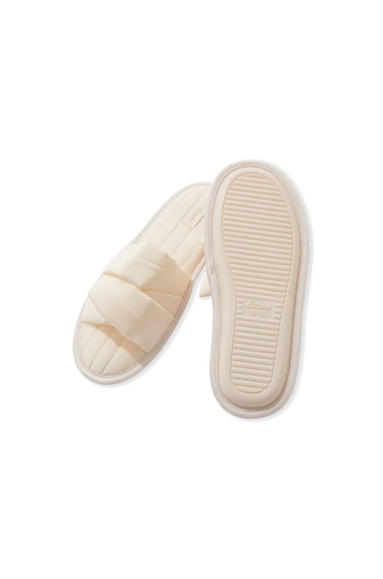 Zapatillas tipo chancla;${refinementColor}