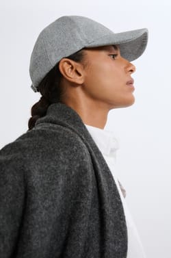 Gorra con inicial bordada;${refinementColor}