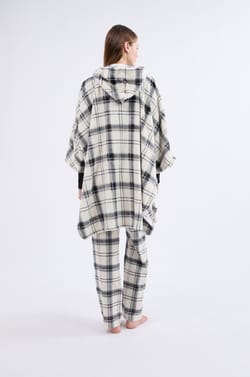 Poncho ohne Ärmel mit Fleece-Effekt;${refinementColor}