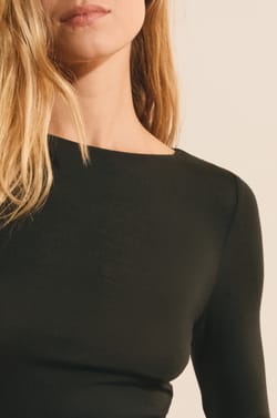 Long-sleeved boat neck T-shirt with cashmere in thermal knit;${refinementColor}