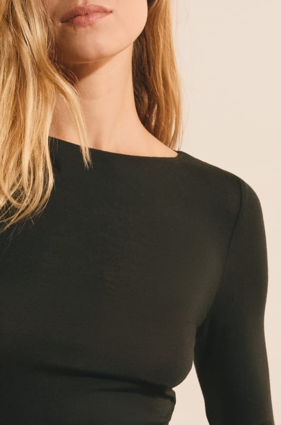 Long-sleeved boat neck T-shirt with cashmere in thermal knit;${refinementColor}
