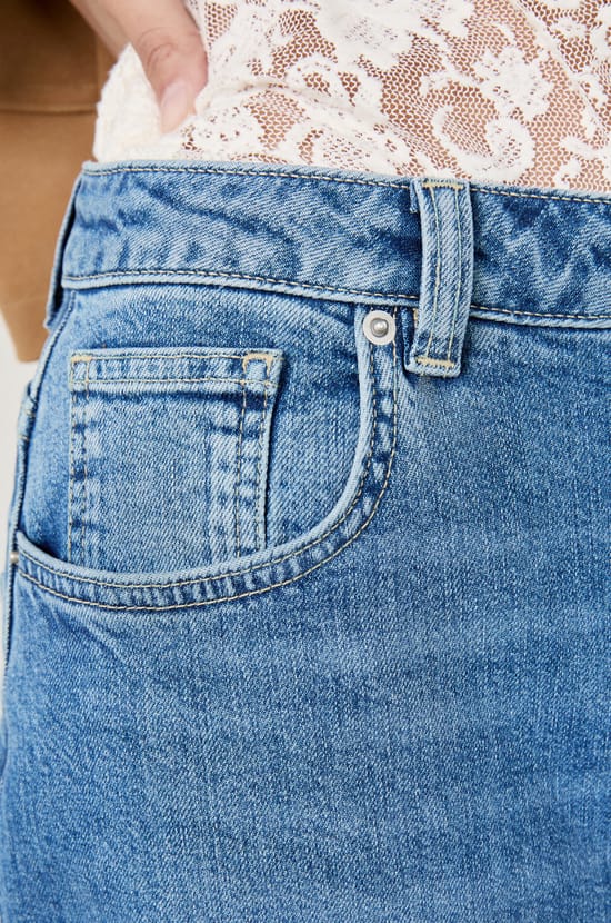 Wide Cut Jeans;${refinementColor}