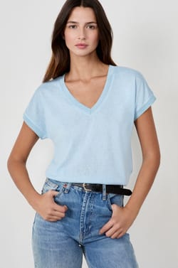 Short-sleeved V-neck T-shirt;${refinementColor}