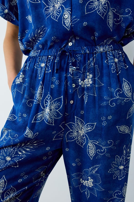 Pantalón acampanado estampado;${refinementColor}