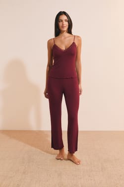 Ensemble de pyjama 2 pi&egrave;ces en maille c&ocirc;tel&eacute; d&eacute;tails dentelle;${refinementColor}