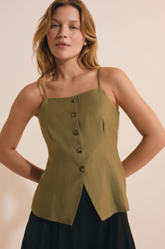 Top ajust&eacute; boutonn&eacute;;${refinementColor}