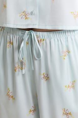 Pantalon de pyjama satin&eacute; &agrave; motifs;${refinementColor}