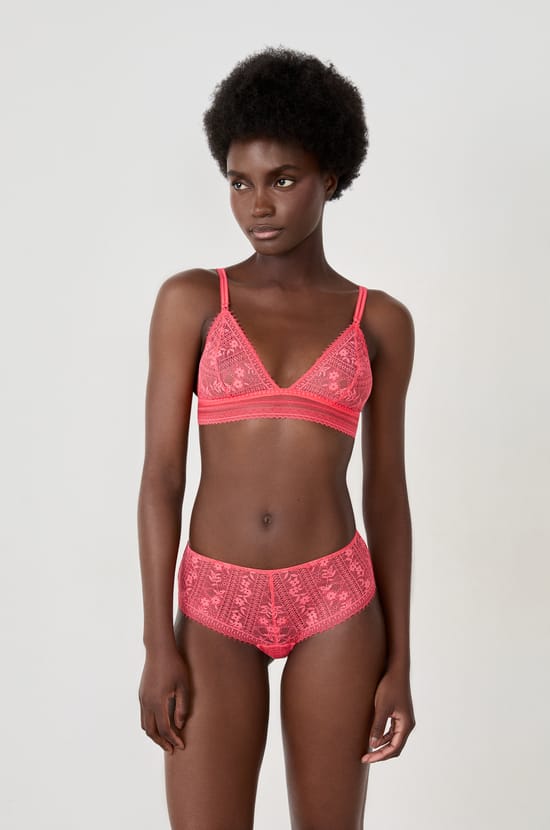 Wireless Lace Triangle Bra;${refinementColor}