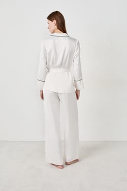 Camisa de pijama satinada con lazada;${refinementColor}