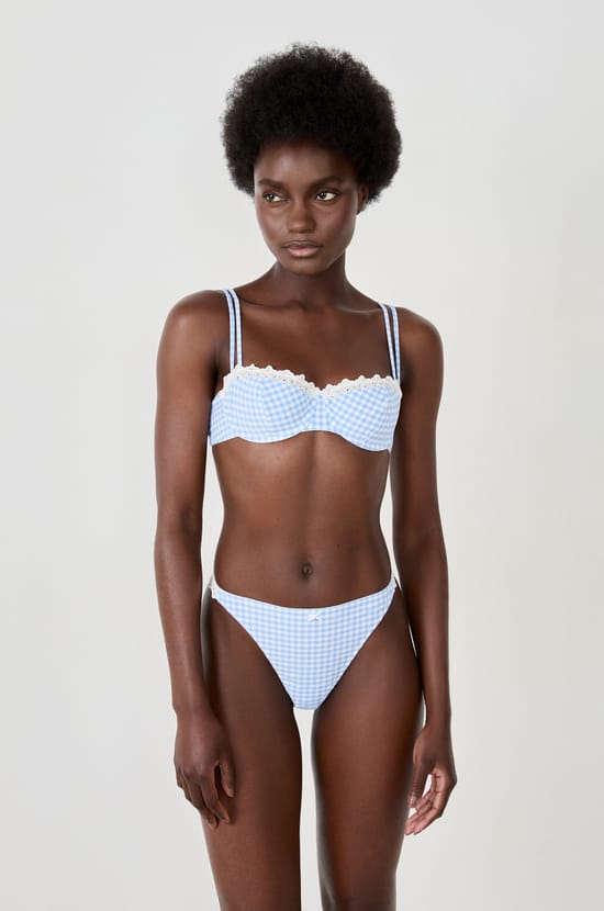 Brief with embroidery;${refinementColor}