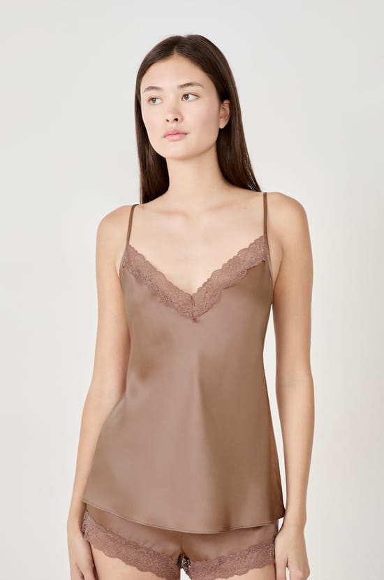 Top de seda con detalles de encaje;${refinementColor}