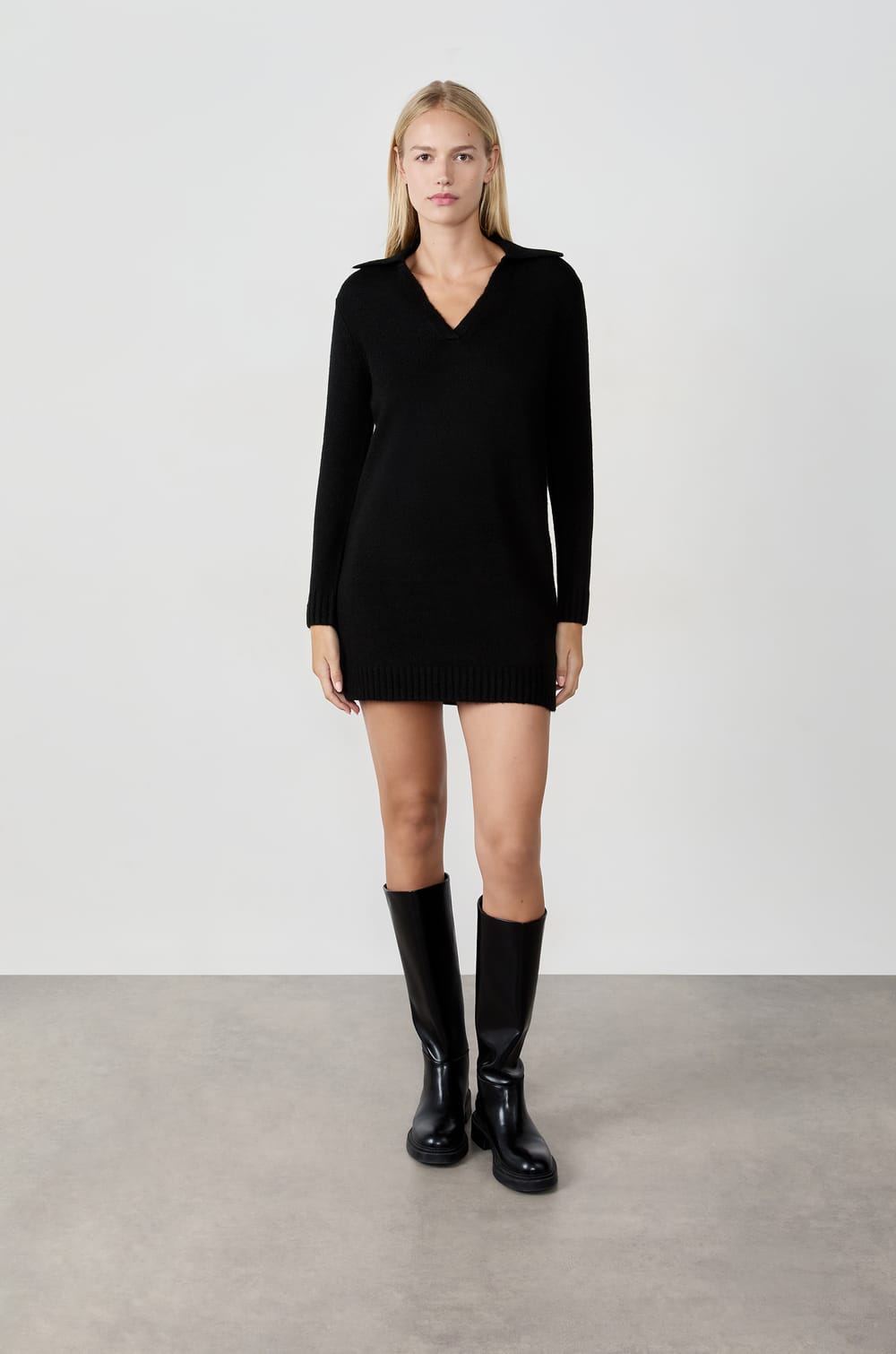 Robe pull col V;${refinementColor}