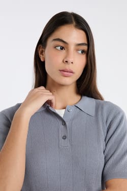 Polo manches courtes en maille fine;${refinementColor}