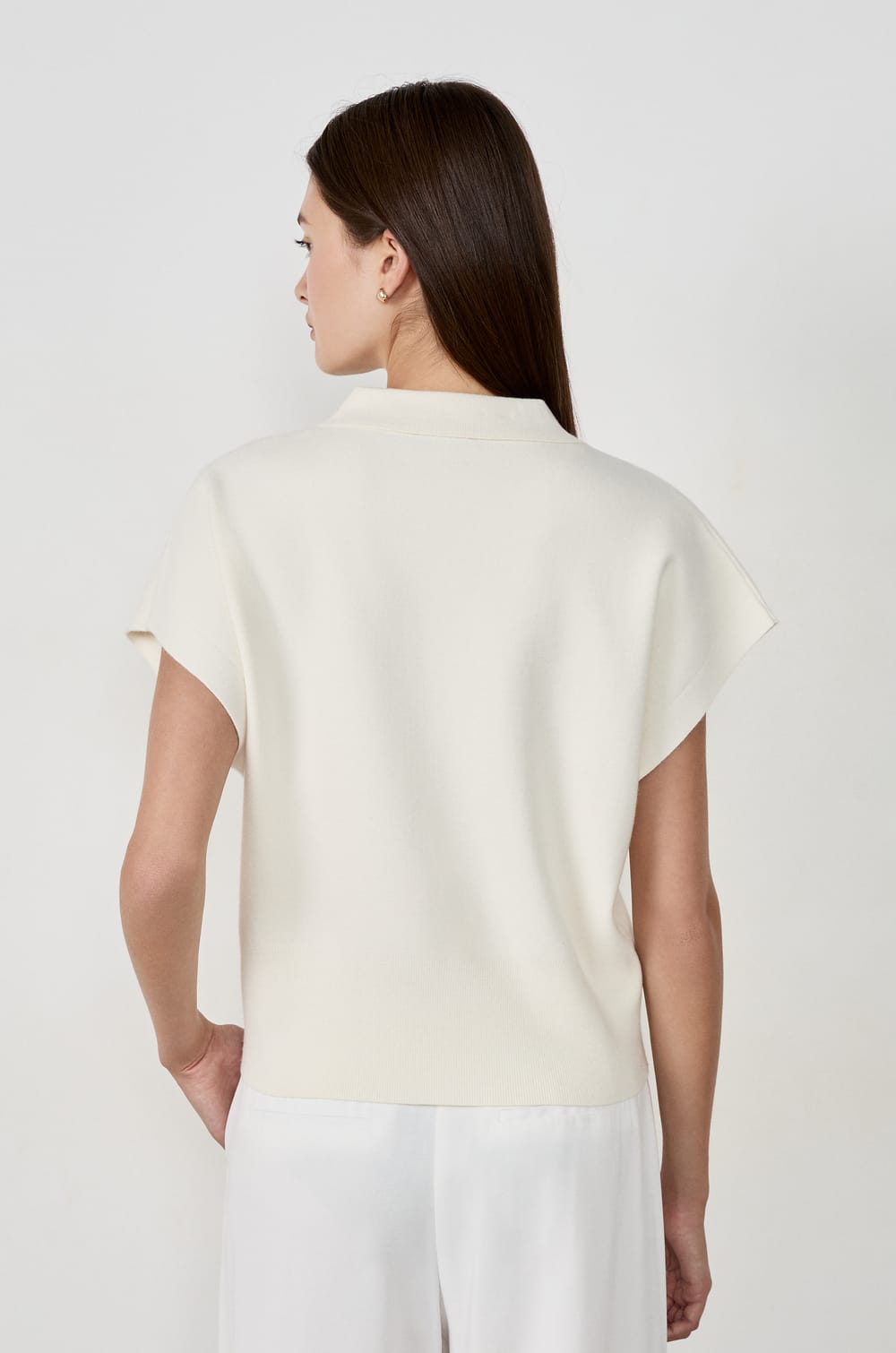 Sleeveless polo neck sweater;${refinementColor}
