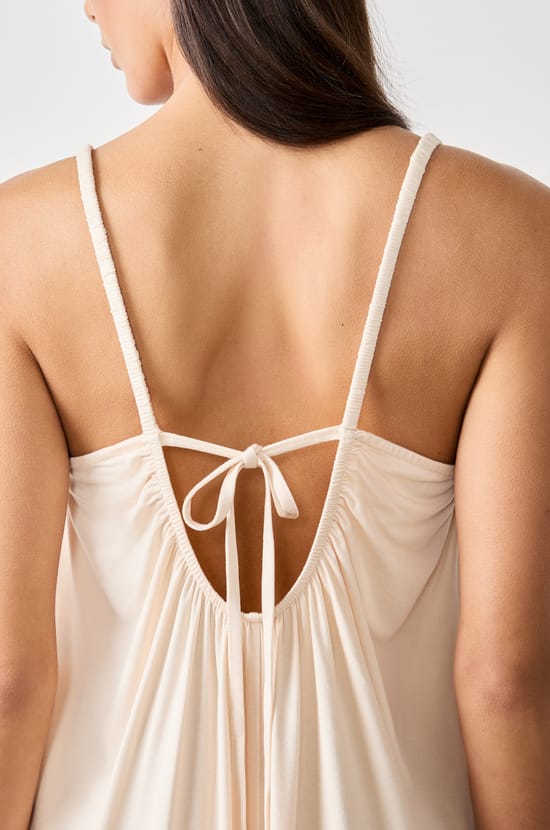 Long dress with thin straps;${refinementColor}