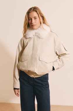 Veste courte en similicuir avec col fausse fourrure;${refinementColor}