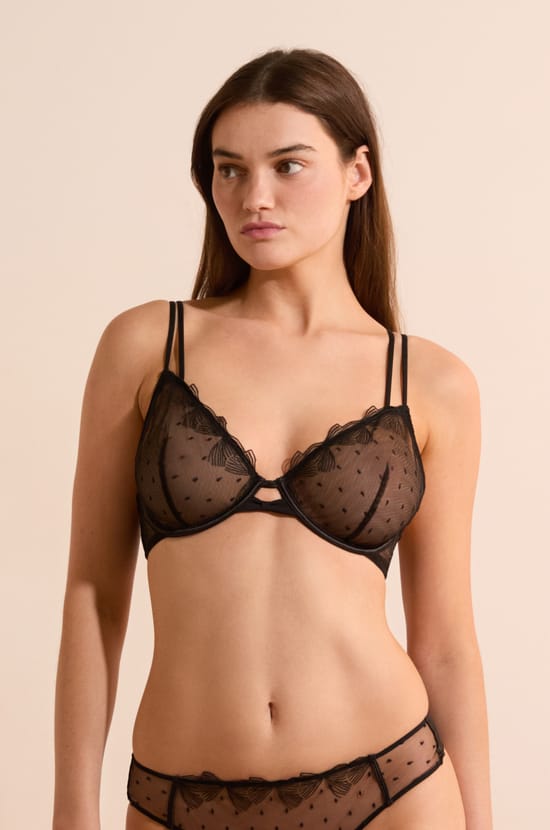 Soutien-gorge sans coques en broderie;${refinementColor}