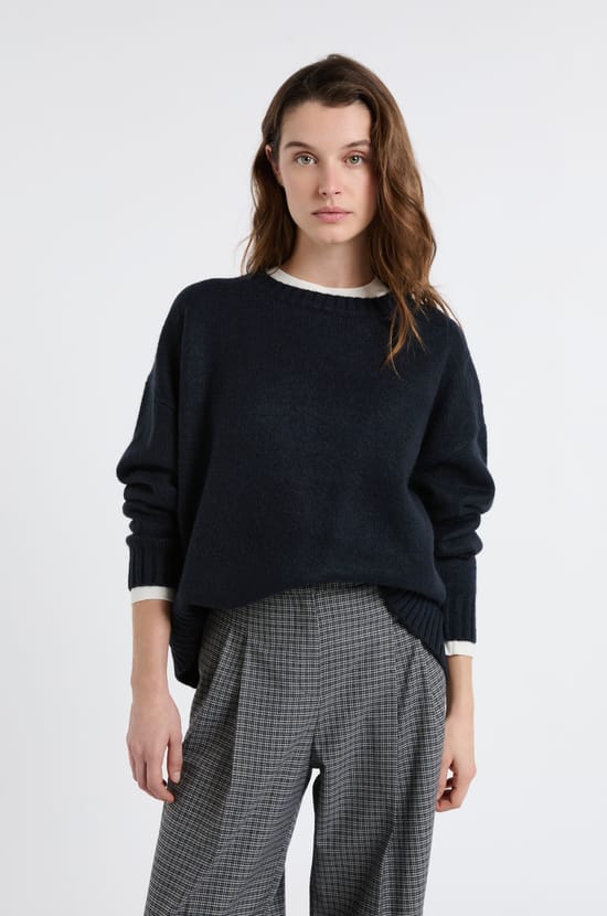 Oversized Long-Sleeved Sweater;${refinementColor}
