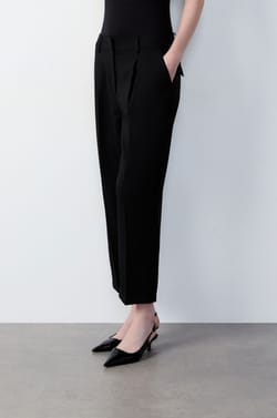 Hose mit geradem Schnitt;${refinementColor}