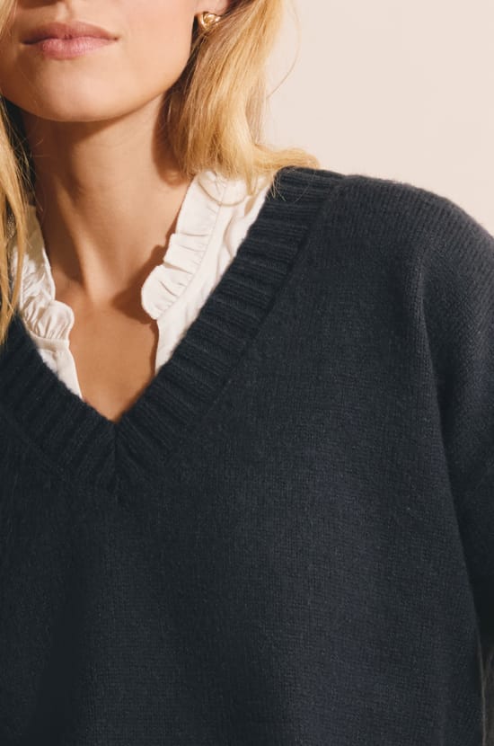 Pull manches longues &agrave; col V;${refinementColor}