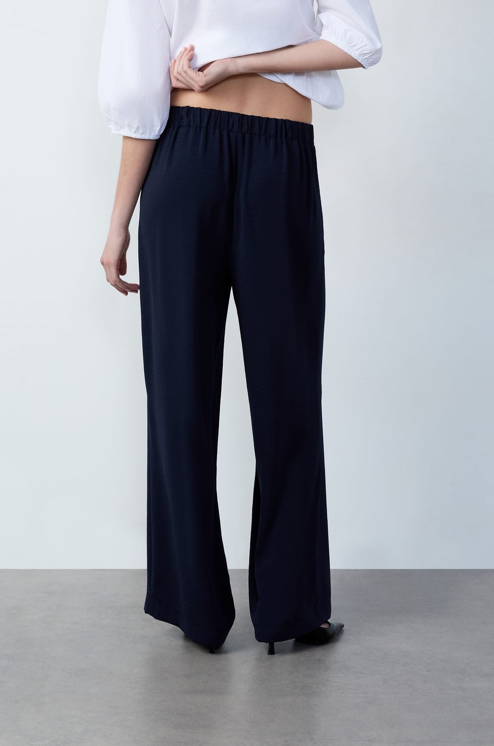 Pantalón ancho;${refinementColor}