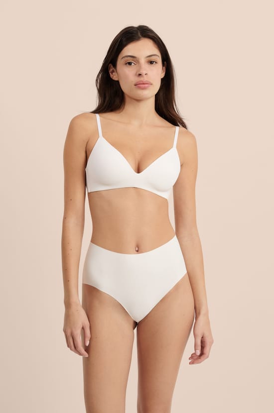 Soutien-gorge coques fines sans armatures en microfibre;${refinementColor}