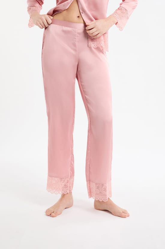 Pantalon de pyjama satin&eacute; avec d&eacute;tails dentelle;${refinementColor}
