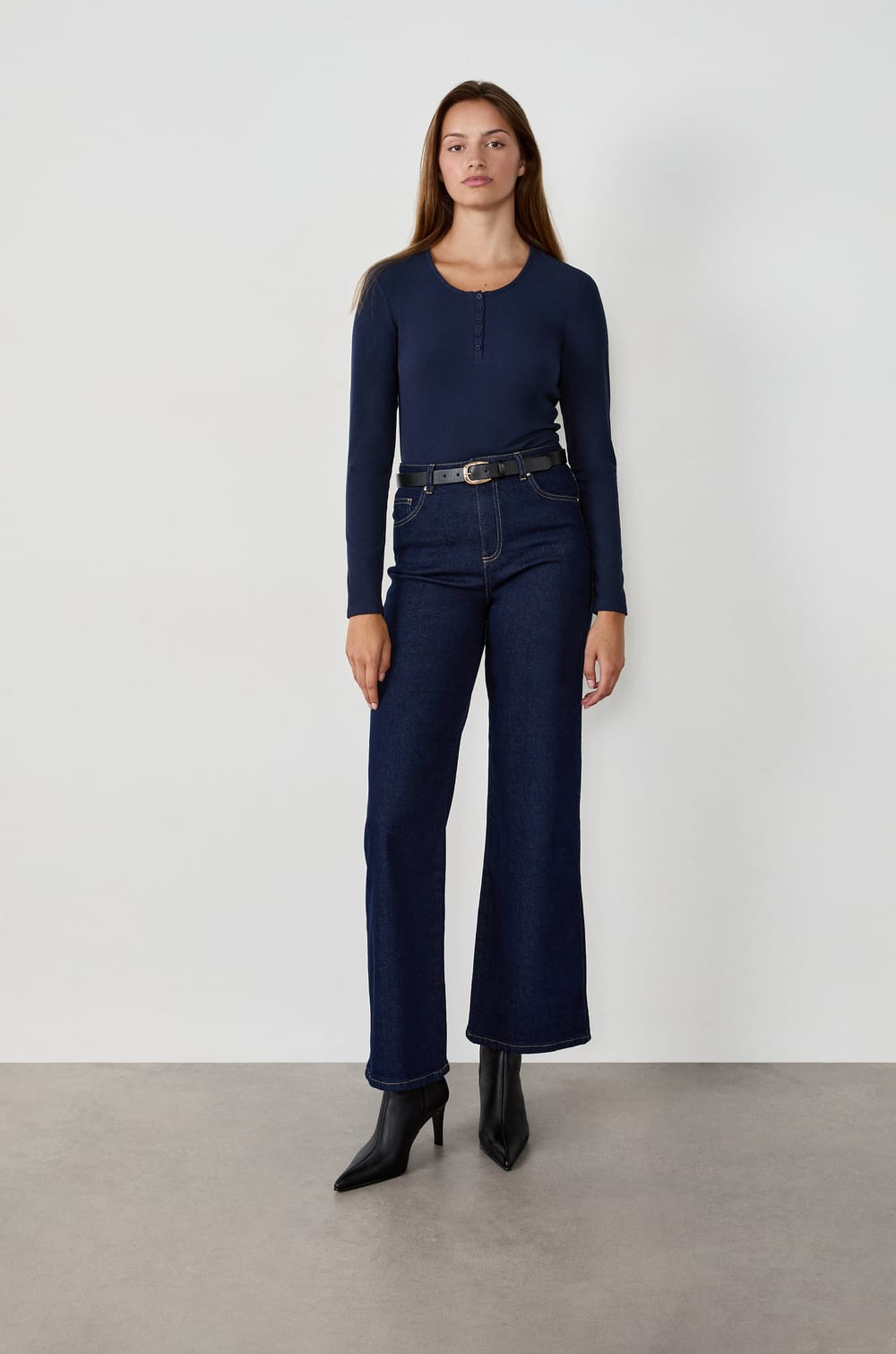 Long-sleeved T-shirt with buttons;${refinementColor}