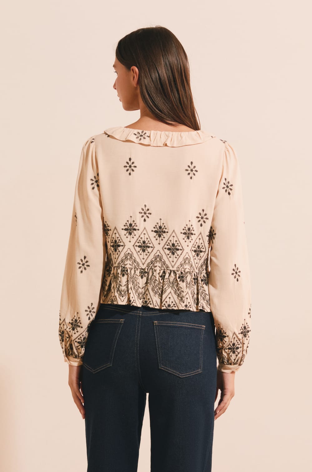 Chemise avec d&eacute;tails en broderie;${refinementColor}