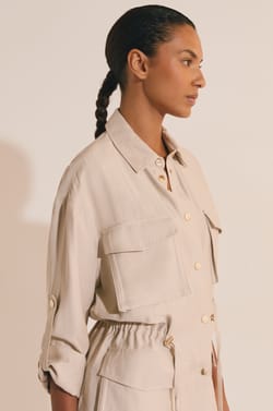 Veste avec d&eacute;tail poche;${refinementColor}