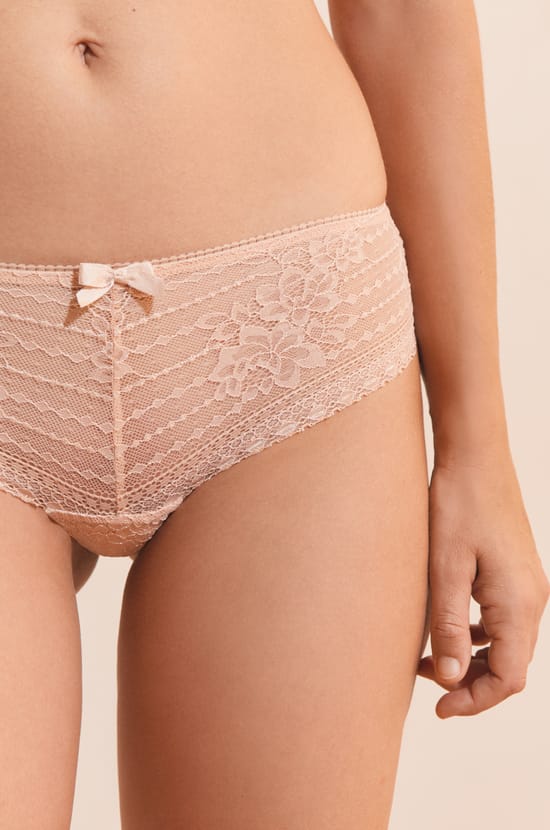 Shorty en dentelle;${refinementColor}