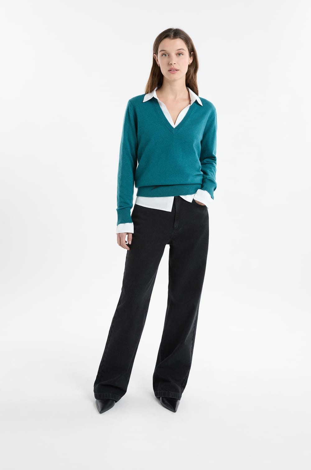 Pull col V avec laine;${refinementColor}