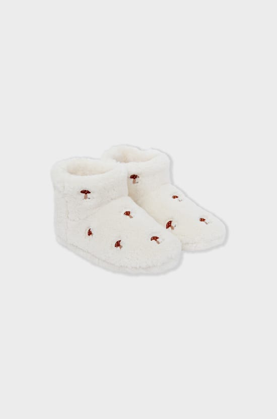 Chaussons bottines en fausse fourrure;${refinementColor}