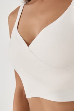 Bustier mit No-Bra-Effekt;${refinementColor}