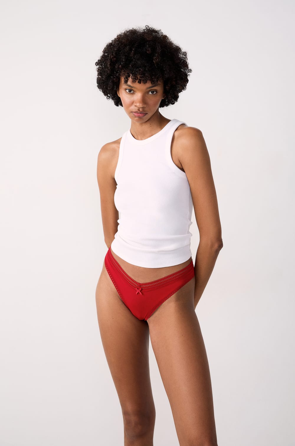 Tanga V-shape en microfibre et dentelle;${refinementColor}