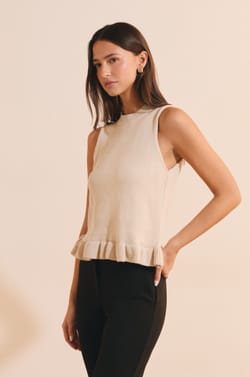 Pull &agrave; manches courtes avec volant &agrave; la taille;${refinementColor}