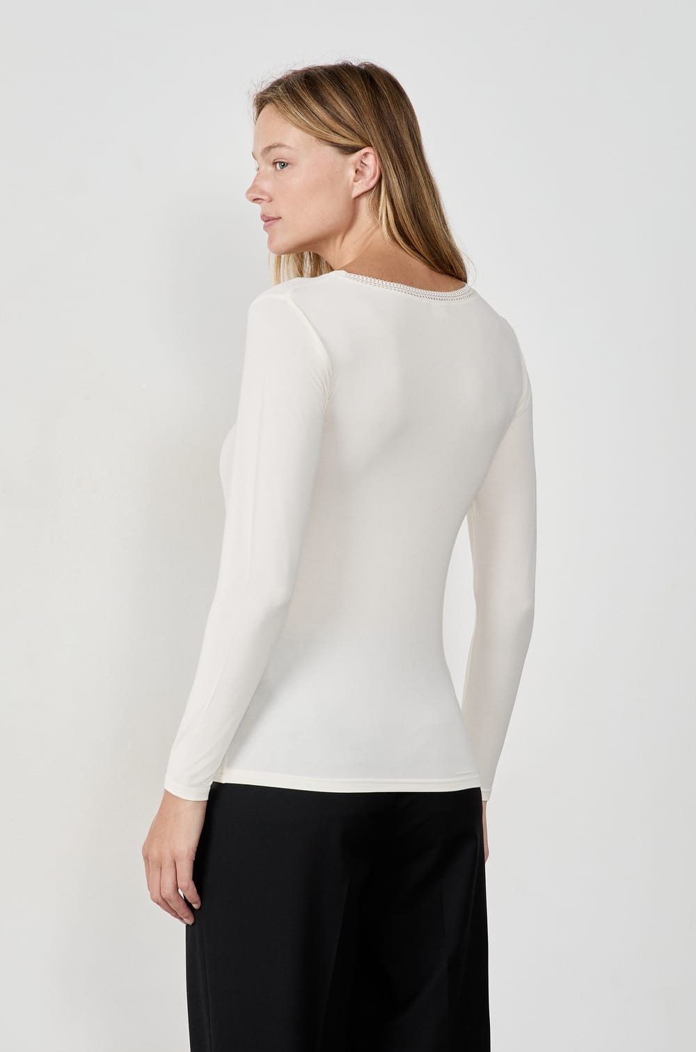 T-shirt manches longues col V en maille thermique ;${refinementColor}