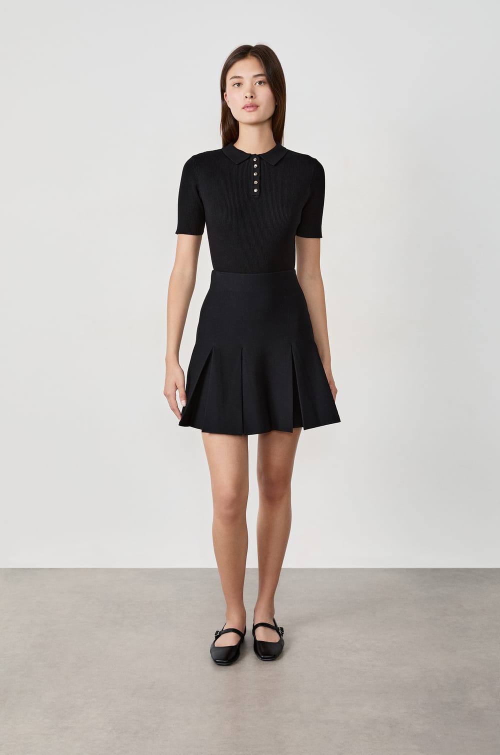 Short skirt;${refinementColor}