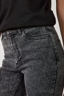 Jean skinny;${refinementColor}