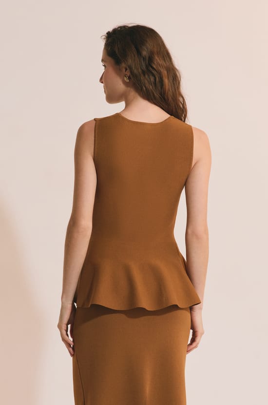 Top &eacute;vas&eacute; &agrave; la taille;${refinementColor}