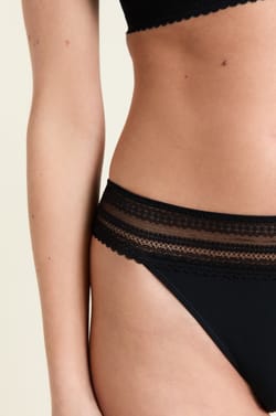 Culotte en dentelle et microfibre;${refinementColor}