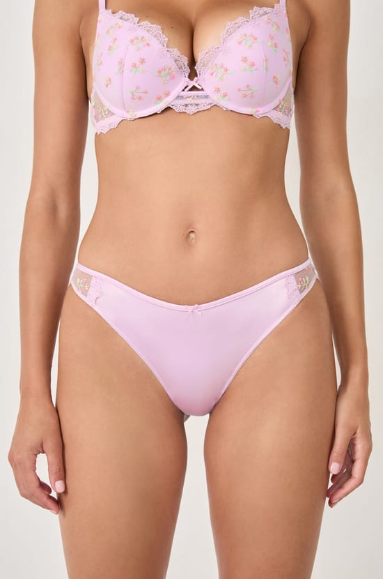 Slip mit bestickten Details;${refinementColor}