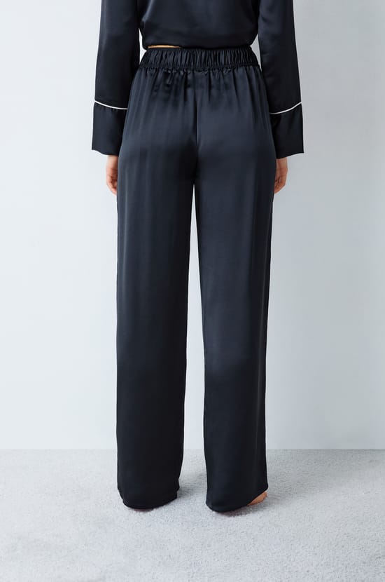 Seidig schimmernde Pyjamahose;${refinementColor}