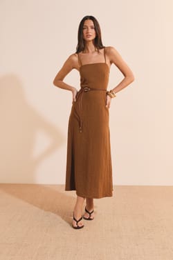 Robe longue &agrave; fines bretelles;${refinementColor}
