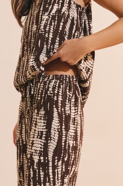 Pantalon &agrave; motifs;${refinementColor}